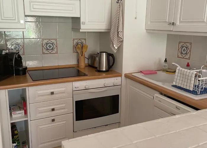 Riviera Oasis: Beachside Retreat With Pool And Tennis Apartment Saint-Raphael (Var)