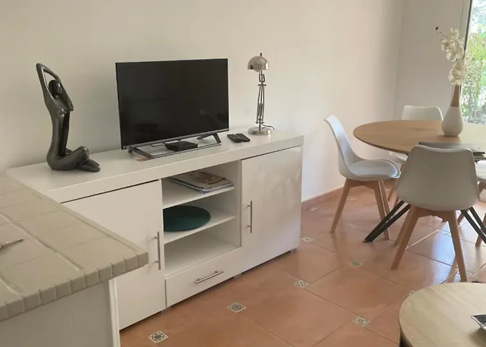 Riviera Oasis: Beachside Retreat With Pool And Tennis Apartment *